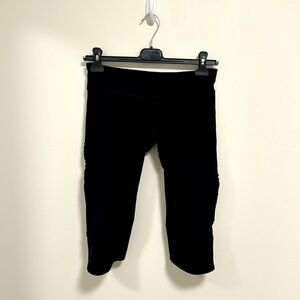 Lululemon Black Capris - Excellent condition